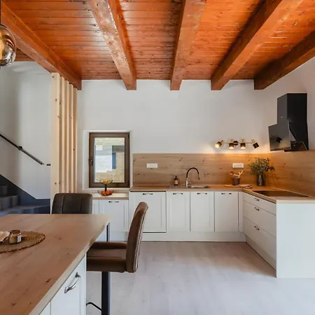 Sarini Dvori By Guide Villa