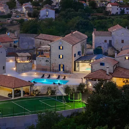Vila Sarini Dvori By Guide *